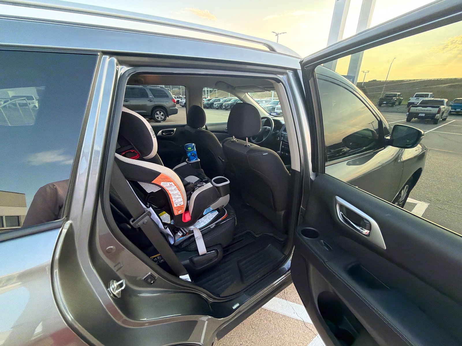 Used 2020 Nissan Pathfinder SV FWD image 17