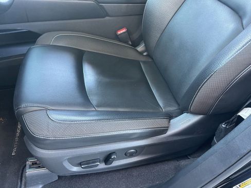 Used 2022 Nissan Pathfinder SL FWD image 7