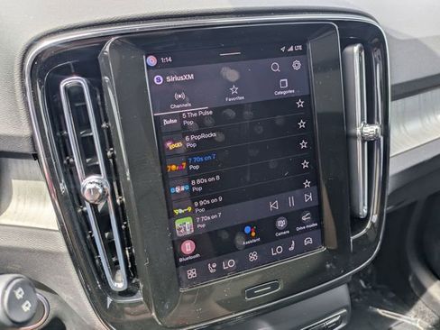 Certified 2025 Volvo XC40 B5 Plus AWD/4WD image 19