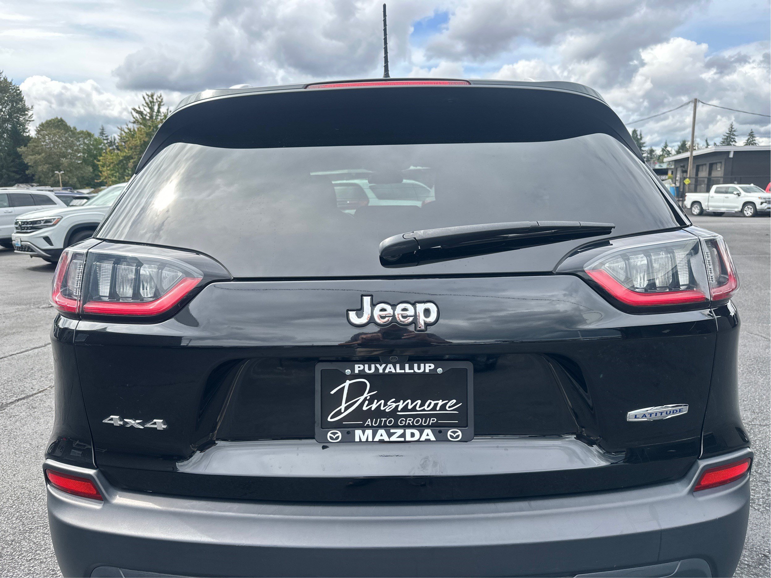 Used 2019 Jeep Cherokee Latitude w/ Cold Weather Group AWD/4WD image 25