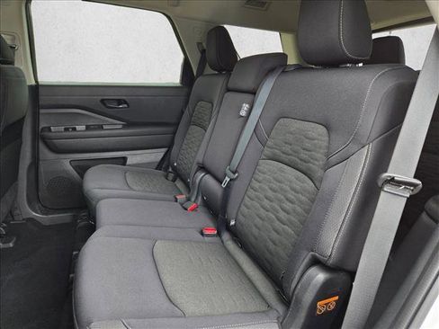Used 2025 Nissan Pathfinder SV FWD image 18