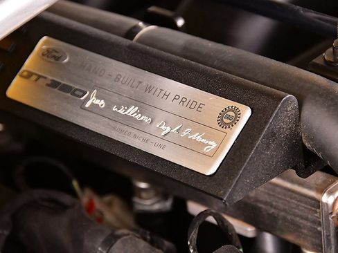 Used 2016 Ford Mustang Shelby GT350 w/ Track Package image 31