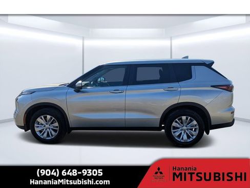 Used 2025 Mitsubishi Outlander ES image 6