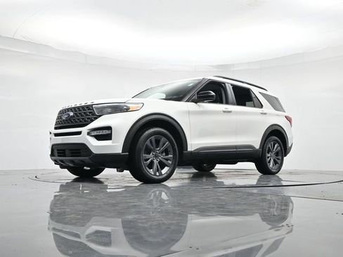 Used 2023 Ford Explorer XLT w/ Equipment Group 202A image 37