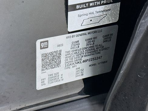 Used 2023 GMC Acadia SLE image 31