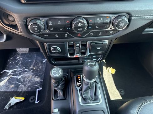 New 2026 Jeep Wrangler Unlimited Sahara AWD/4WD image 14