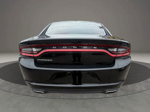 Used 2022 Dodge Charger SXT w/ Leather Interior Group RWD image 6
