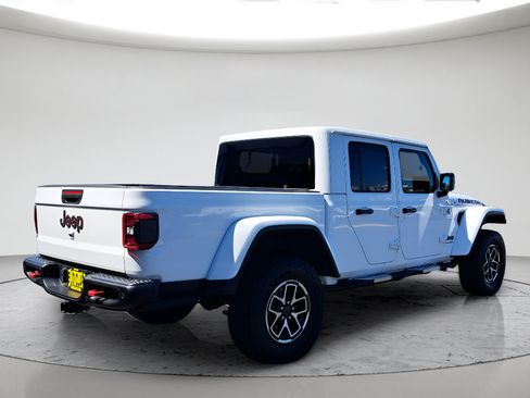 Used 2024 Jeep Gladiator Rubicon AWD/4WD image 3