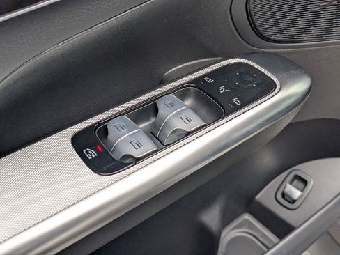 Used 2025 Mercedes-Benz GLC 300 image 15