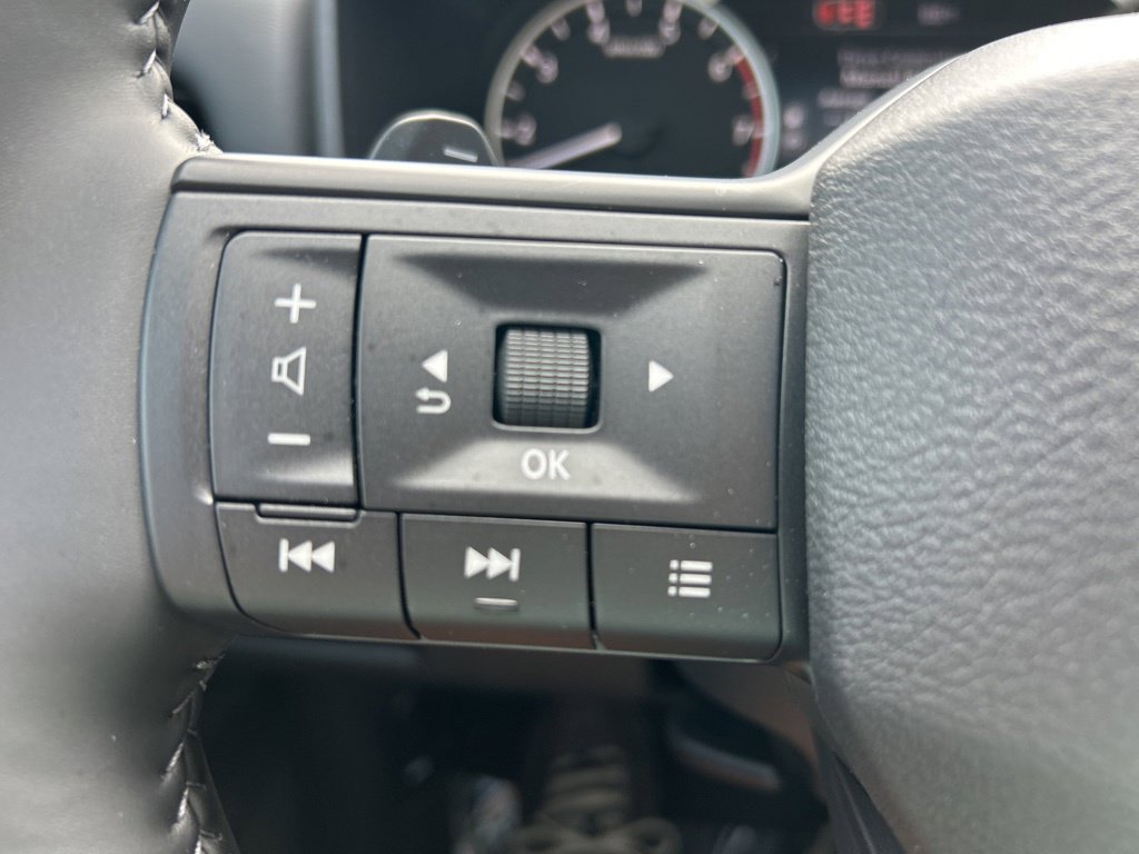Used 2026 Nissan Rogue Dark Armor FWD image 27