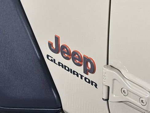 Used 2020 Jeep Gladiator Mojave image 24