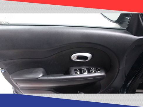 Used 2019 Kia Soul + image 13