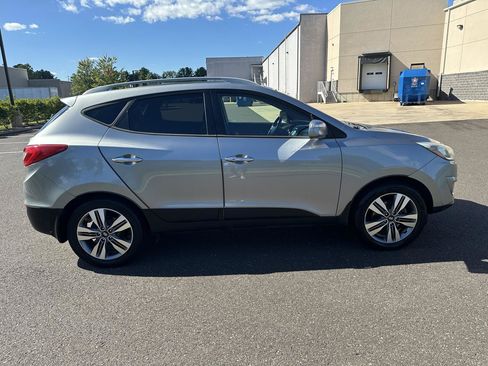 Used 2015 Hyundai Tucson Limited w/ Option Group 03 AWD/4WD image 4