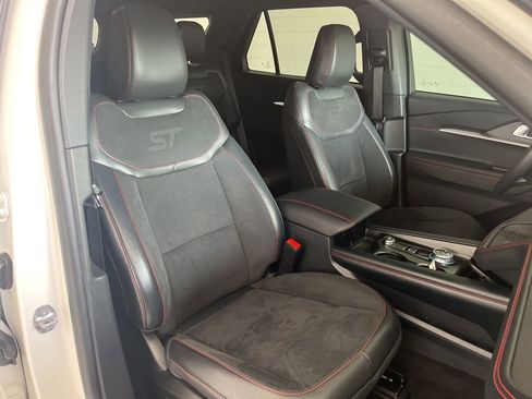 Used 2025 Ford Explorer ST RWD image 40