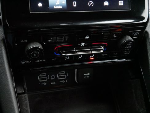 Used 2022 Jeep Grand Cherokee L Laredo image 23