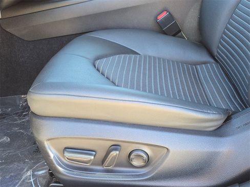 Used 2024 Toyota Camry SE image 20