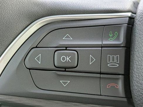 New 2025 Jeep Grand Cherokee L Laredo image 22