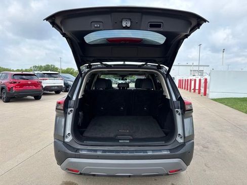 Used 2023 Nissan Rogue SV w/ SV Premium B Package FWD image 9