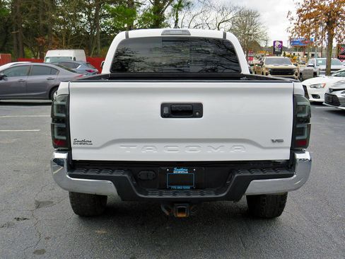 Used 2017 Toyota Tacoma TRD Off-Road image 8