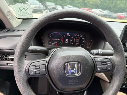 Used 2025 Honda Accord SE image 24