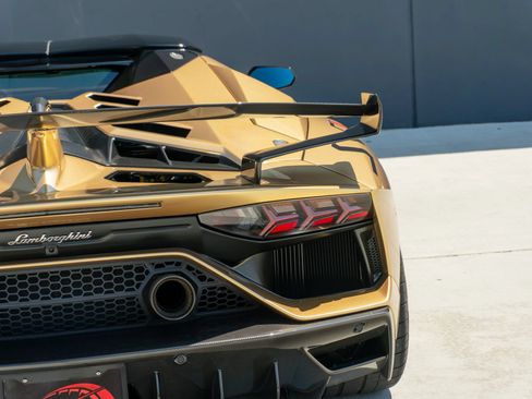 Used 2020 Lamborghini Aventador SVJ AWD/4WD image 45