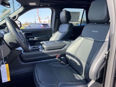 New 2026 Ford Expedition Platinum image 13