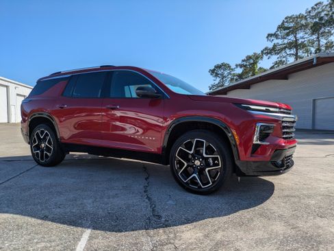 New 2026 Chevrolet Traverse High Country FWD image 3
