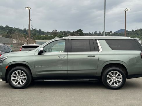 Used 2023 Chevrolet Suburban Premier image 5