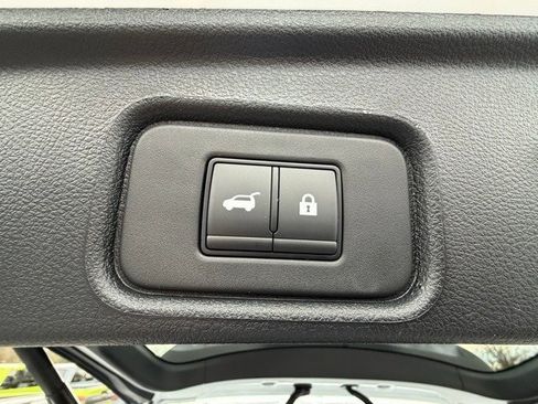 New 2025 Nissan Pathfinder SL image 18