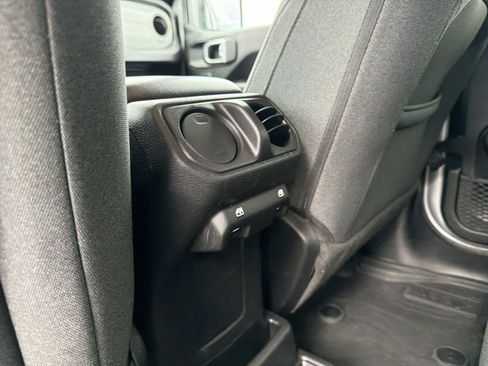Used 2024 Jeep Wrangler Willys image 28