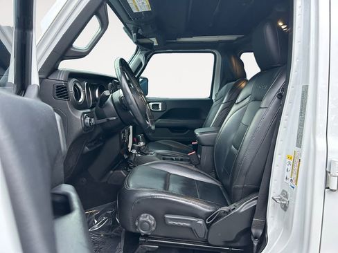 Used 2020 Jeep Wrangler Unlimited Sahara image 16