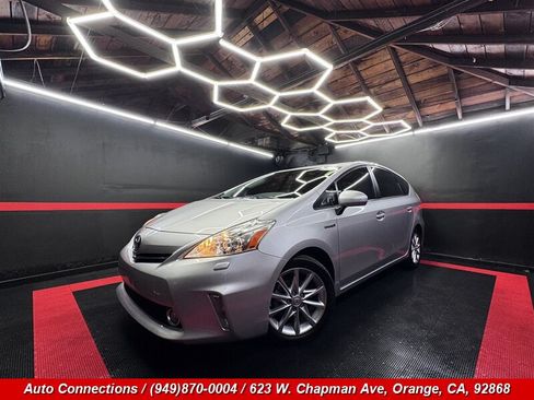 Used 2014 Toyota Prius V Five FWD image 2
