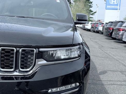 Used 2025 Jeep Grand Cherokee Limited AWD/4WD image 3