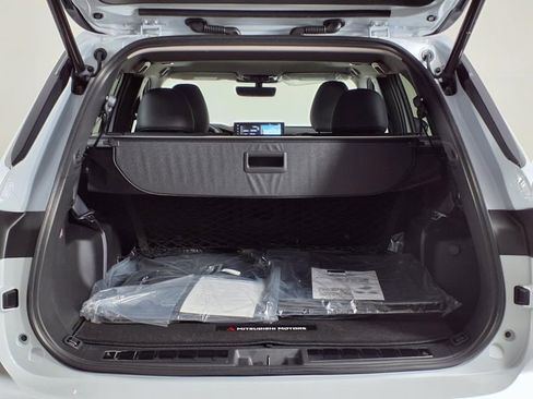 New 2025 Mitsubishi Outlander SE image 13