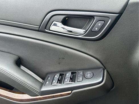 Used 2020 Chevrolet Suburban LT image 25