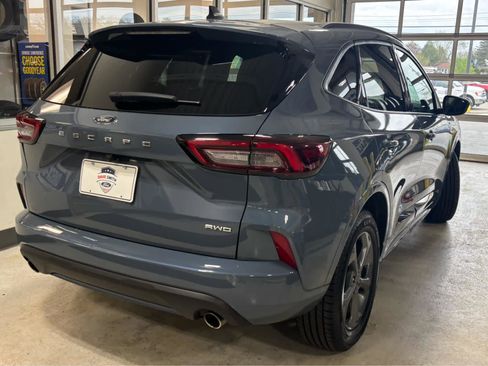 Used 2023 Ford Escape ST-Line Select AWD/4WD image 9