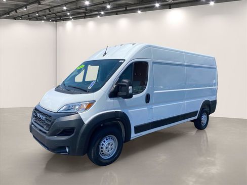 Used 2026 RAM ProMaster 2500 w/ Convenience Group FWD image 3