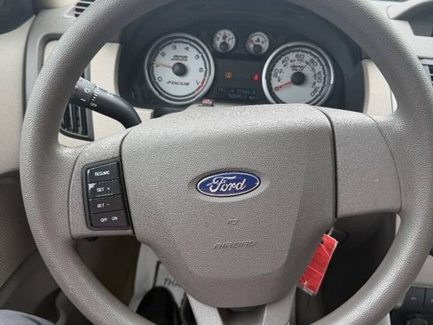 Used 2010 Ford Focus SE FWD image 12