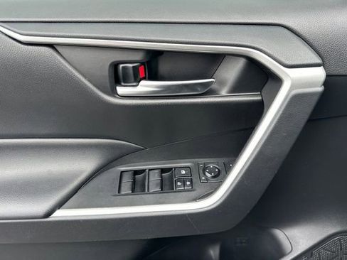 Certified 2021 Toyota RAV4 XLE w/ Convenience Package FWD image 14