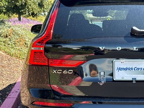 Used 2025 Volvo XC60 B5 Plus image 38