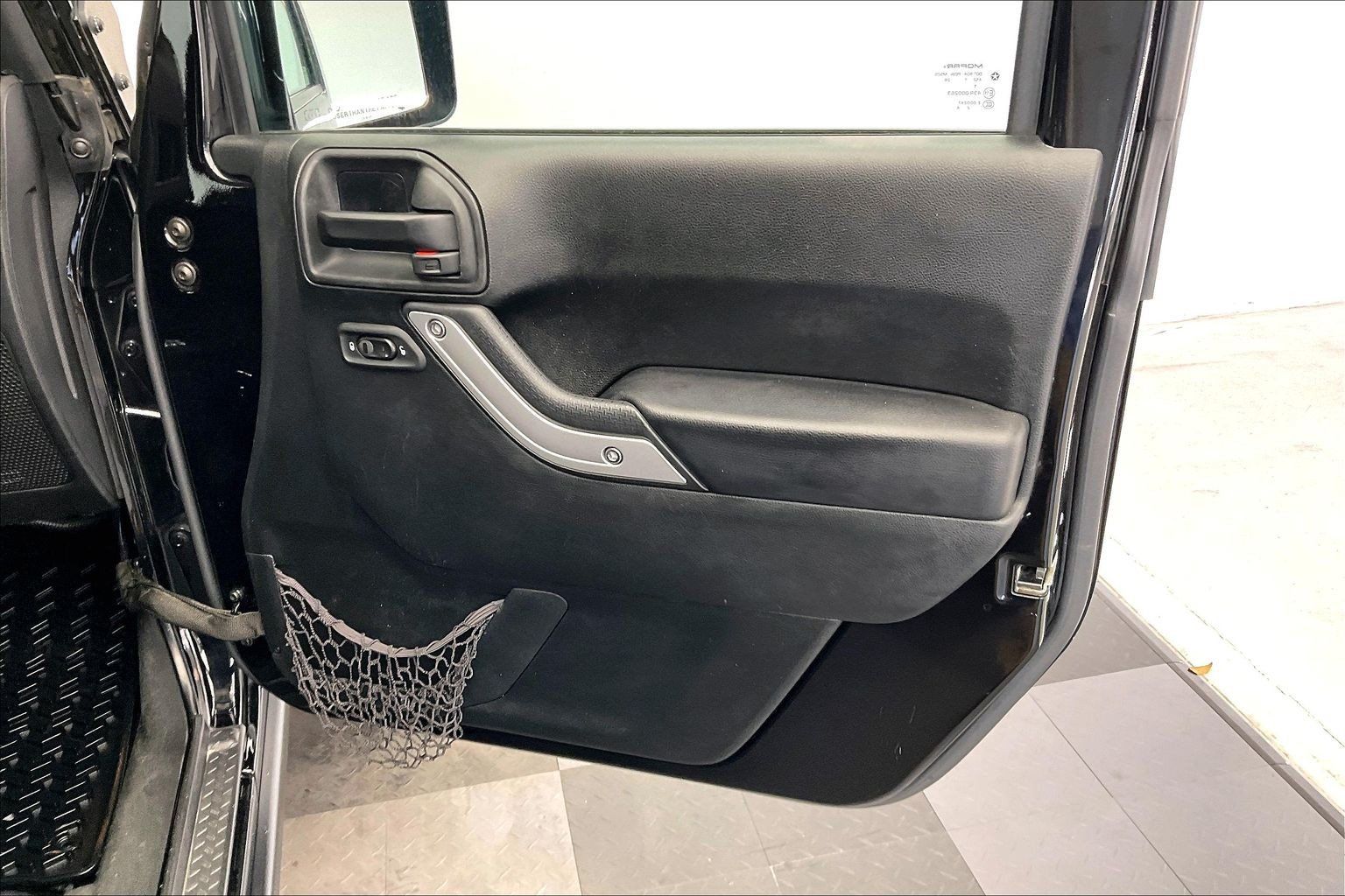 Used 2017 Jeep Wrangler Unlimited Rubicon w/ Connectivity Group AWD/4WD image 26