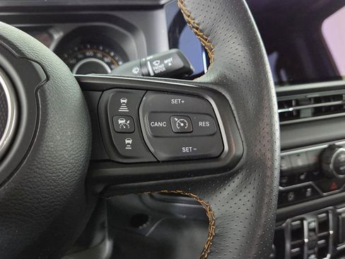 Used 2024 Jeep Gladiator Mojave w/ Technology Group AWD/4WD image 17