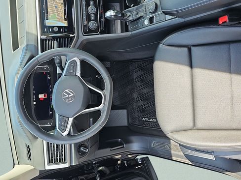 Used 2023 Volkswagen Atlas SEL AWD/4WD image 18