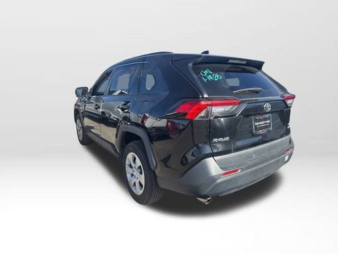 Used 2021 Toyota RAV4 LE image 5