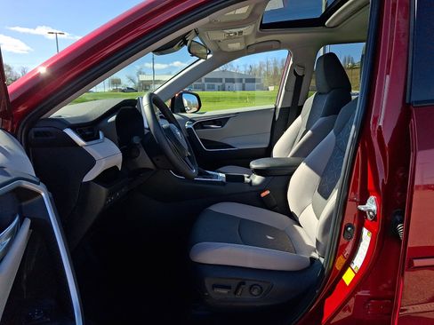 Certified 2025 Toyota RAV4 XLE w/ Convenience Package image 14