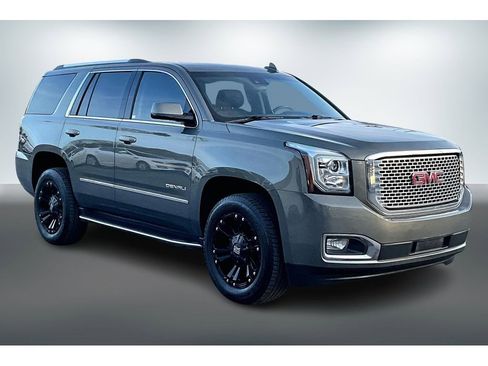 Used 2017 GMC Yukon Denali w/ Open Road Package image 3