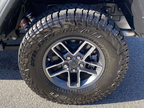 Certified 2025 Jeep Gladiator Mojave w/ Safety Group image 14