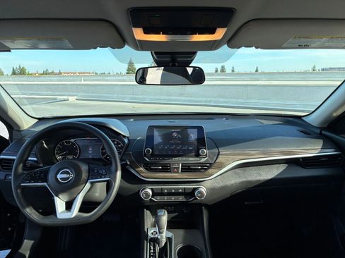 Used 2025 Nissan Altima 2.5 SV image 33