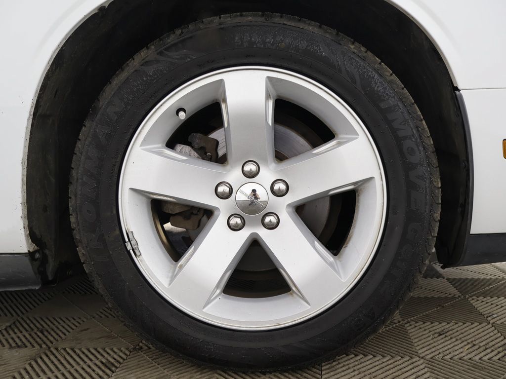 Used 2012 Dodge Challenger SXT RWD image 13