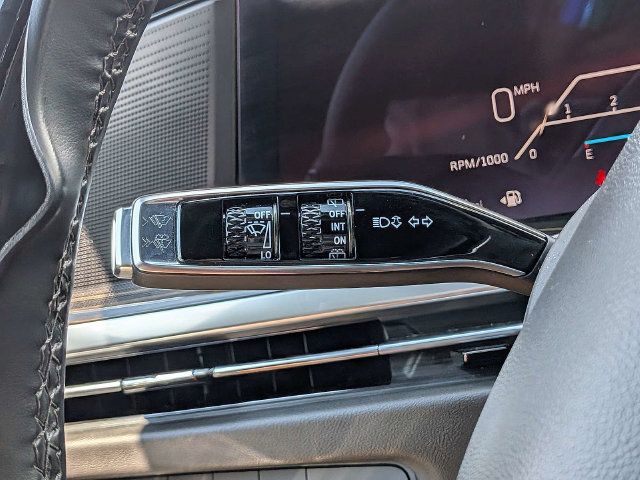 Certified 2025 Cadillac Escalade Premium Luxury AWD/4WD image 32